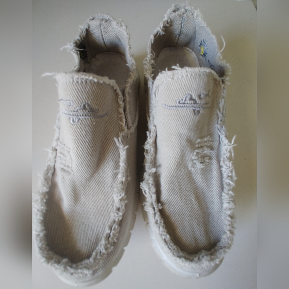 Distressed Casual Slip-On Shoes in Light Blue/Gray. Size 8